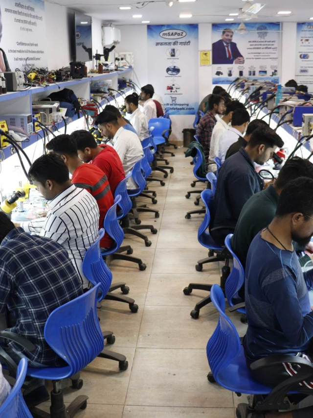 Mobile Repairing का Institute स्टार्ट करें और महीना का 5 लाख रुपया कमाए।